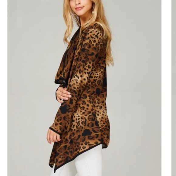[1 left] Leopard  Print Knit Cardigan - Picture 3 of 6
